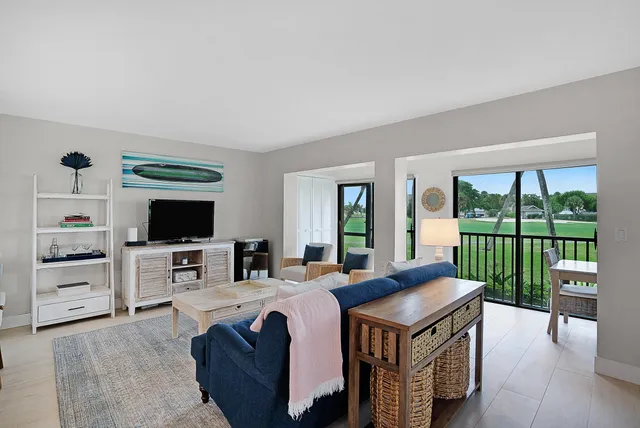 $6,000 | 269 Northeast Edgewater Drive, Stuart, FL 34996