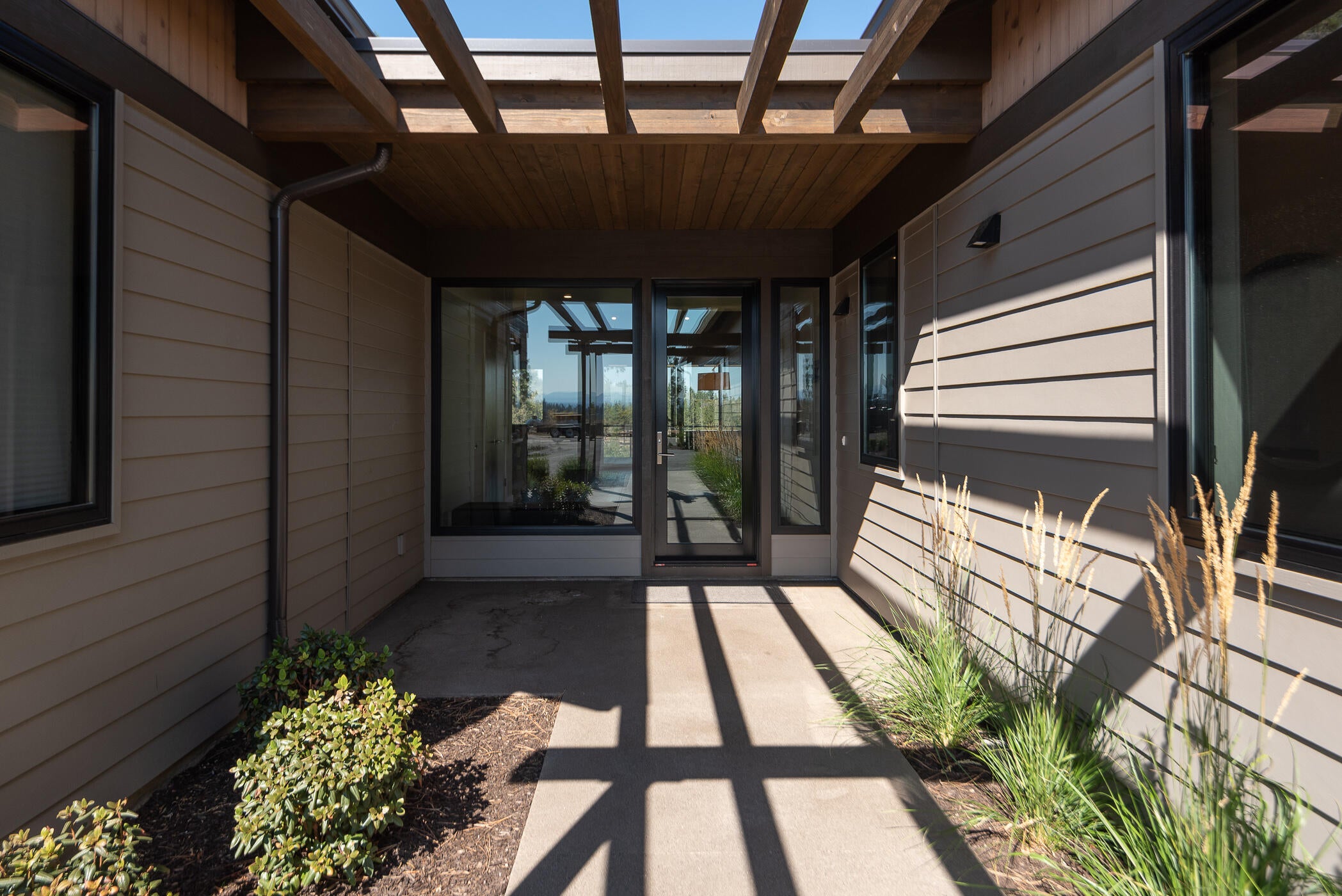 01Front Door