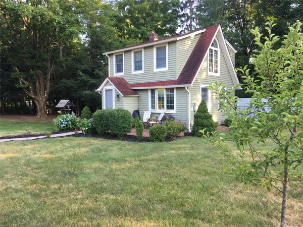 $3,300 | 17 Washington Avenue, Unit COTTAGE, Bedford, NY 10506