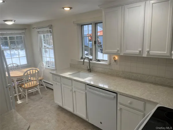 $3,300 | 17 Washington Avenue, Unit COTTAGE, Bedford, NY 10506