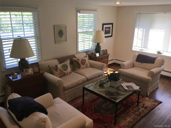 $3,300 | 17 Washington Avenue, Unit COTTAGE, Bedford, NY 10506