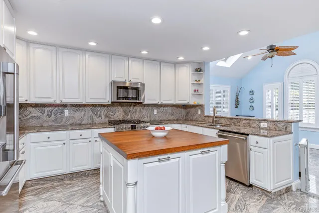 $1,399,000 | 42 Old Neck Court, Manorville, NY 11949