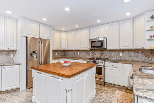 $1,399,000 | 42 Old Neck Court, Manorville, NY 11949