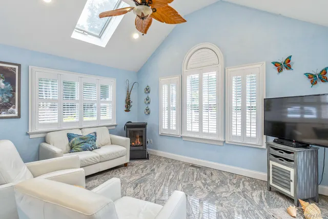 $1,399,000 | 42 Old Neck Court, Manorville, NY 11949