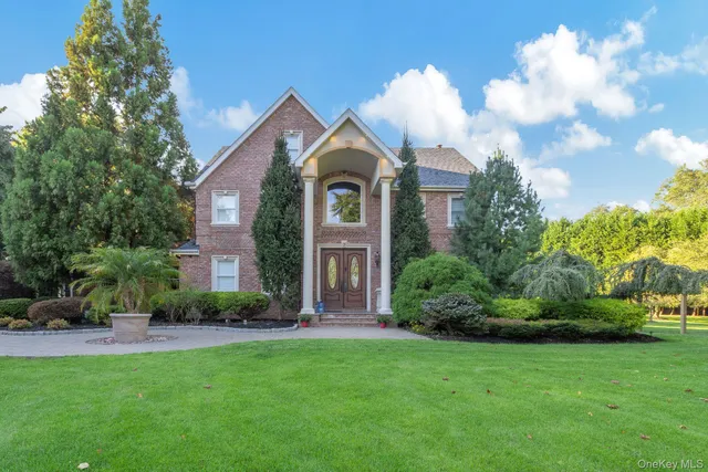 $1,399,000 | 42 Old Neck Court, Manorville, NY 11949