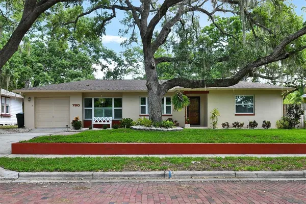$699,900 | 750 Wood Street, Dunedin, FL 34698