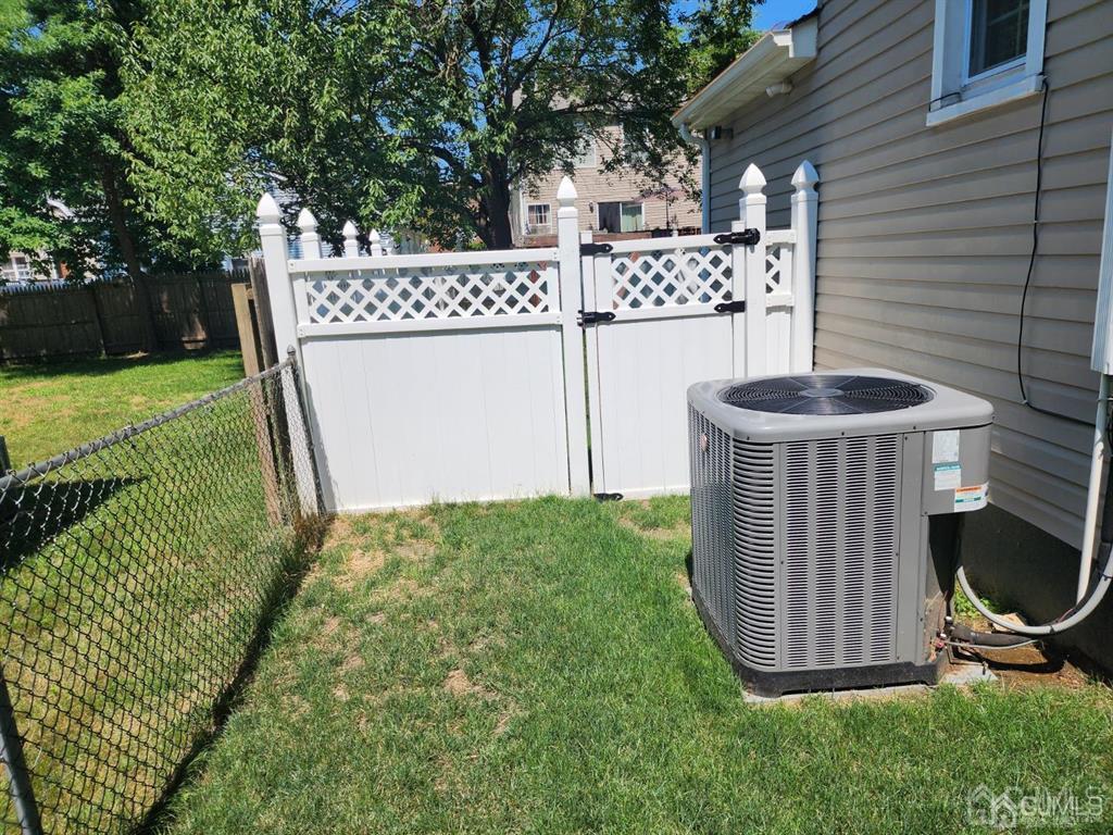 184 Raritan Street Keyport, NJ 07735 - Photo 19 of 24 a view of outdoor space and yard