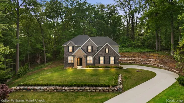 $995,000 | 201 Beechview Drive, Rochester, MI 48306