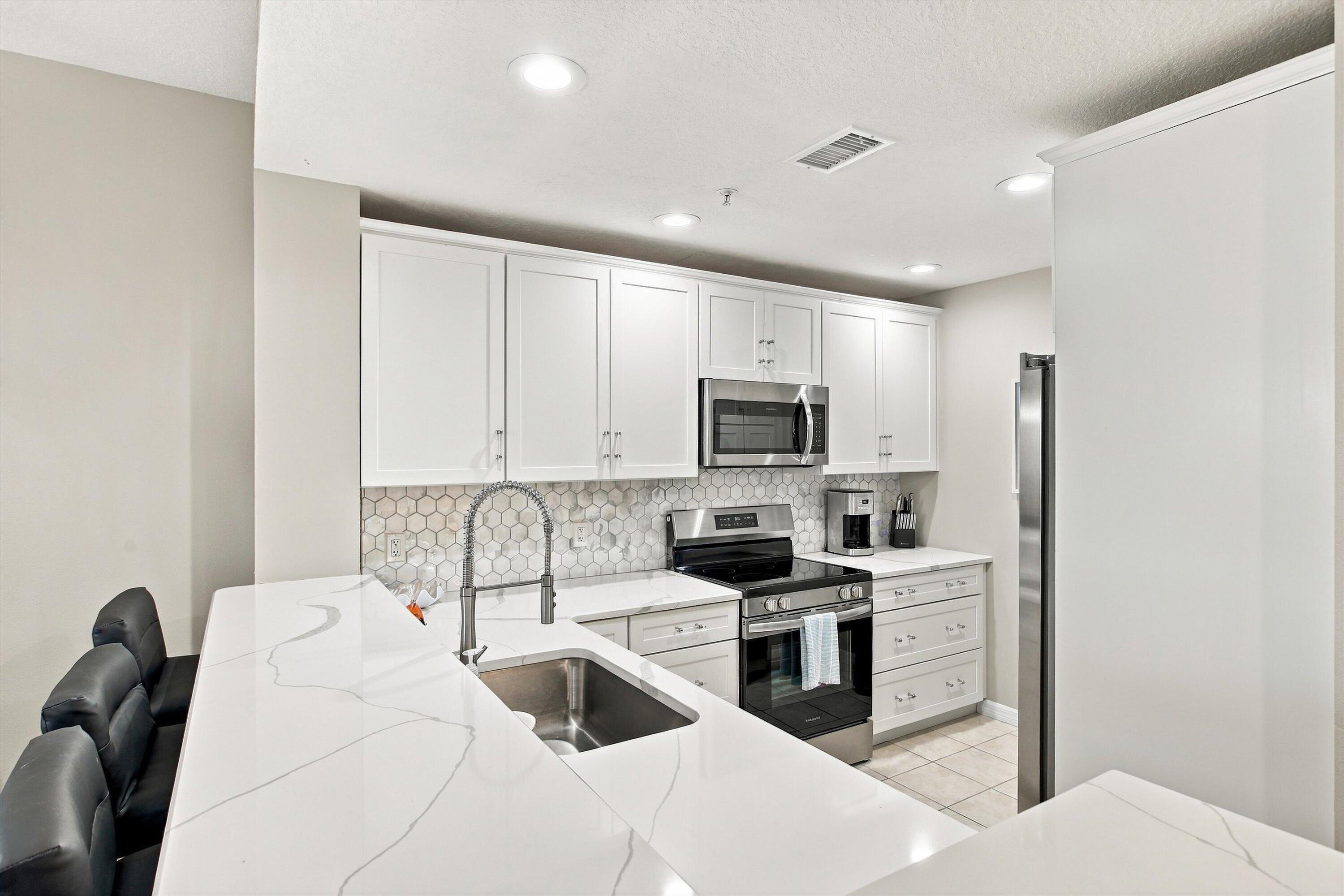 13113 Gasparilla Road, Unit A502 Placida, FL 33946 - Photo 12 of 47 16-Property Photo 014