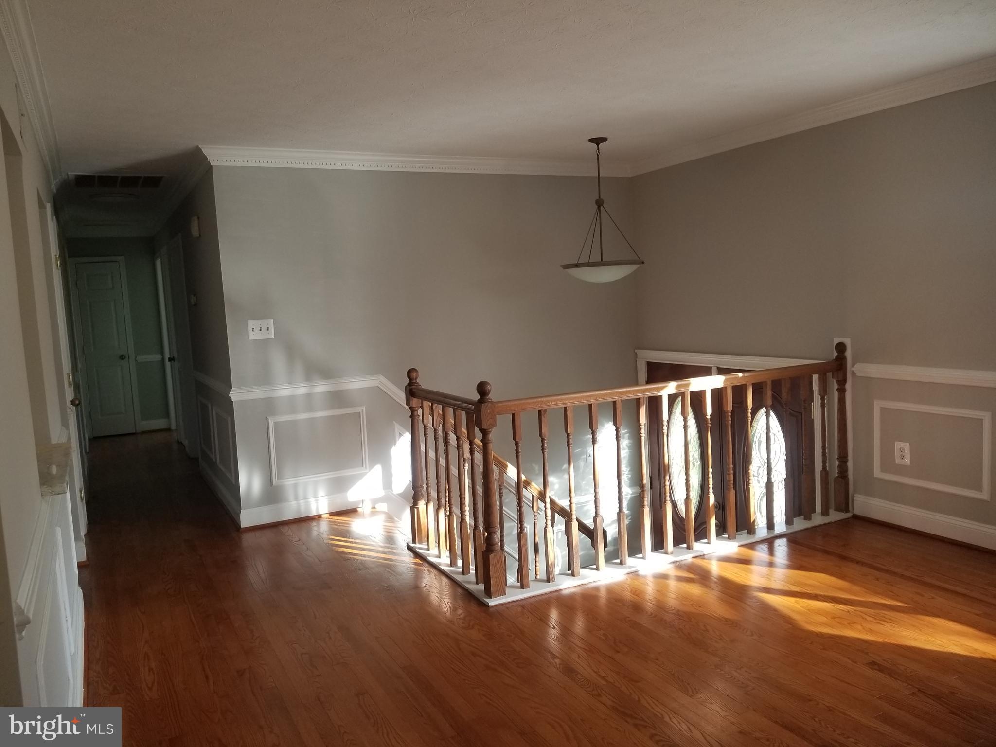 13215 Kurtz Road Woodbridge, VA 22193 - Photo 2 of 18 Foyer/Living Room