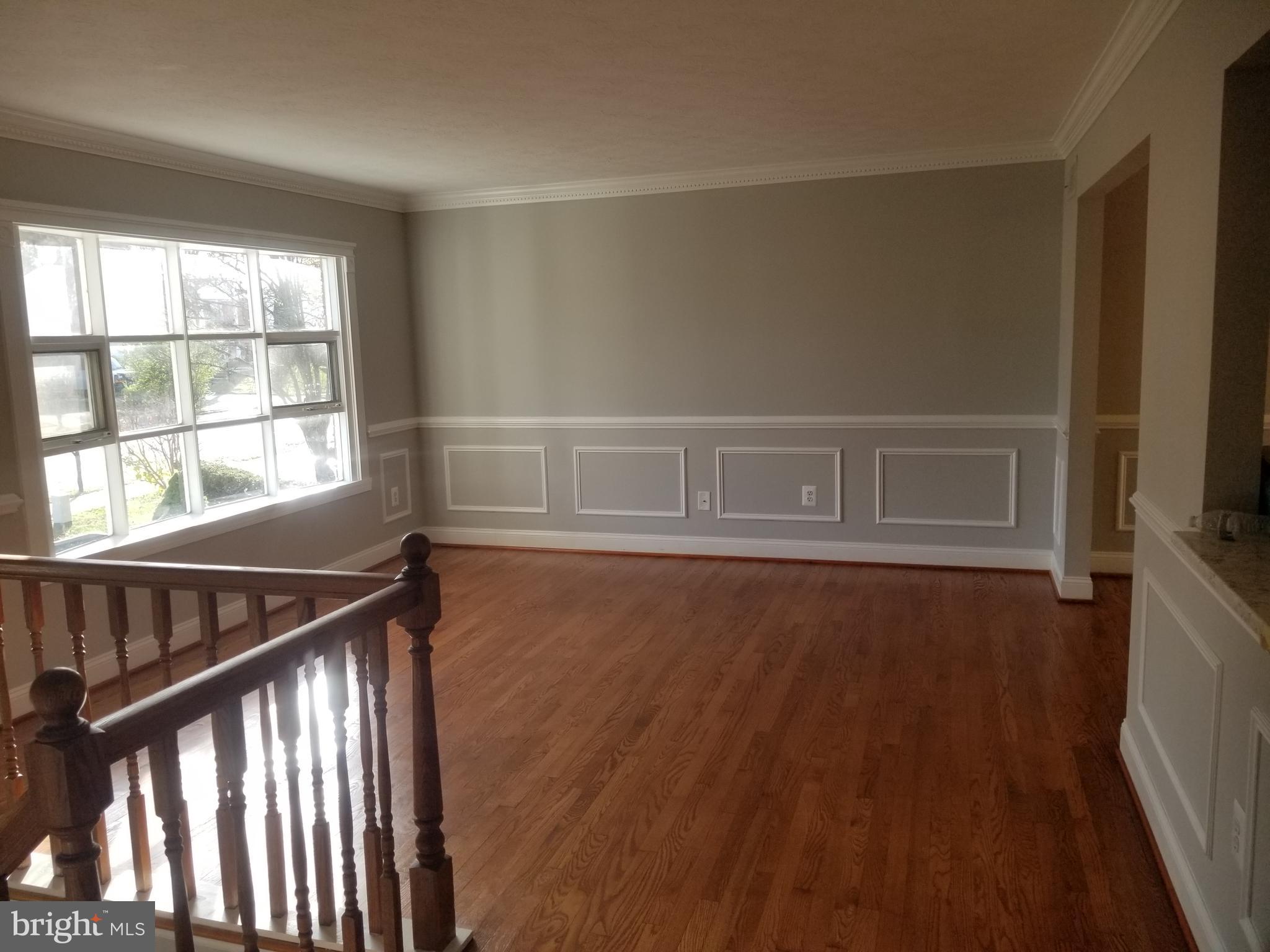 13215 Kurtz Road Woodbridge, VA 22193 - Photo 4 of 18 Living Room