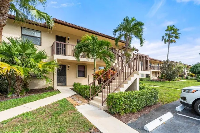 $2,000 | 4654 Lucerne Lakes Boulevard East, Unit 206, Lake Worth, FL 33467