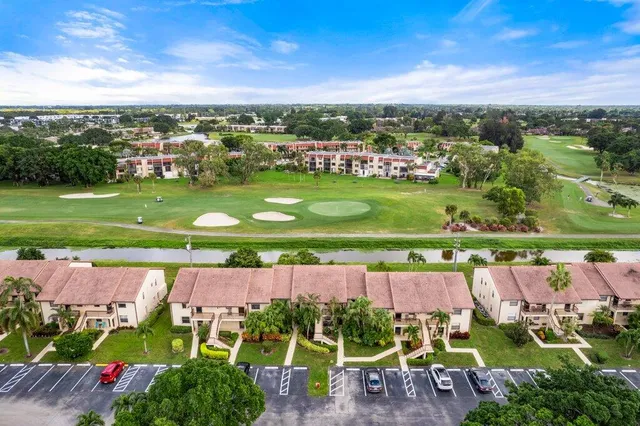 $2,000 | 4654 Lucerne Lakes Boulevard East, Unit 206, Lake Worth, FL 33467