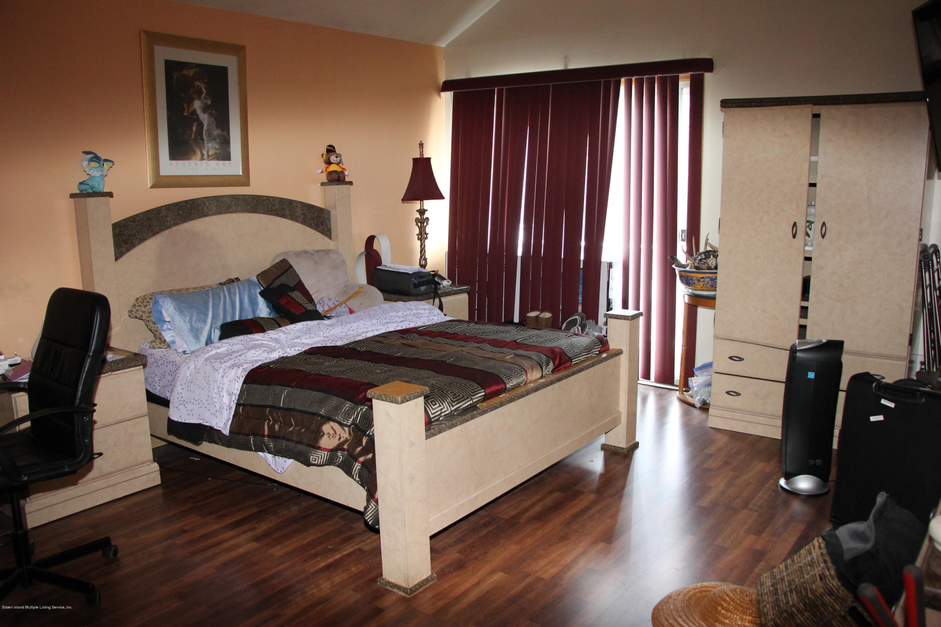 1118 AKR Master Bdrm
