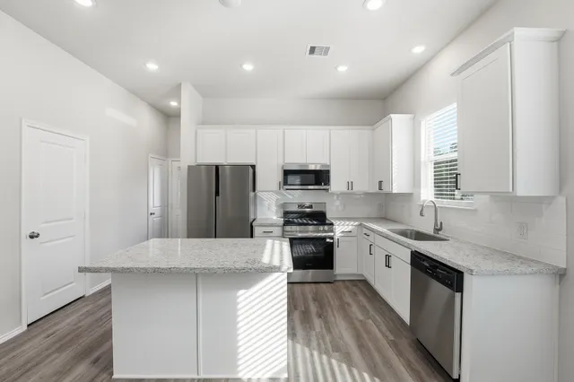 $1,650 | 15618 Sycamore Drive, Montgomery, TX 77356