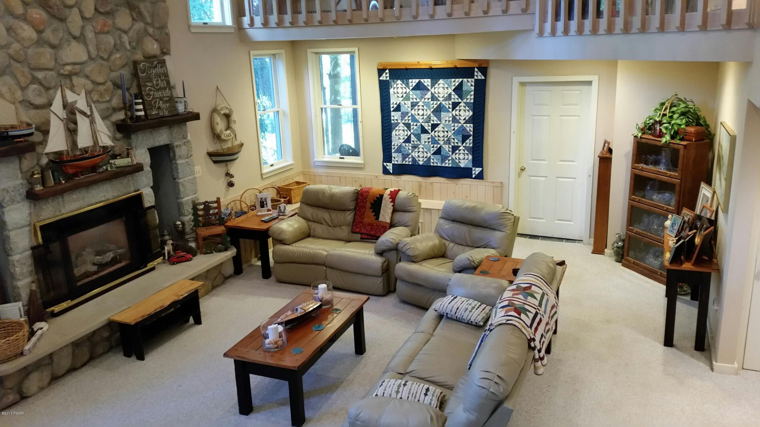 125 Terrace Road Tafton, PA 18464 - Photo 5 of 41 LIVING ROOM