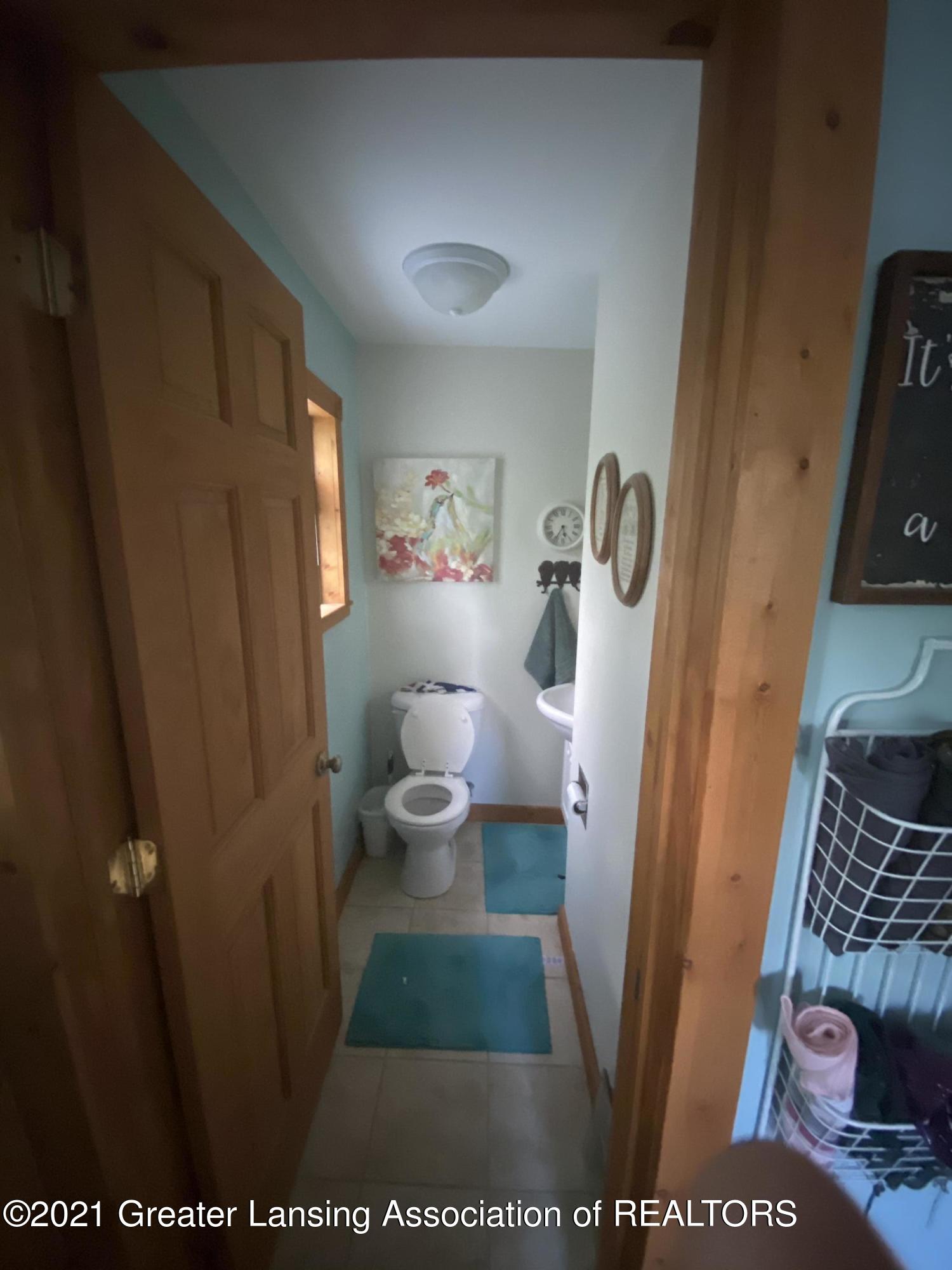 407 Strathmore Road Lansing, MI 48910 - Photo 7 of 17 621F993D-01A5-42CF-B04F-DB7ADDB8D2CB