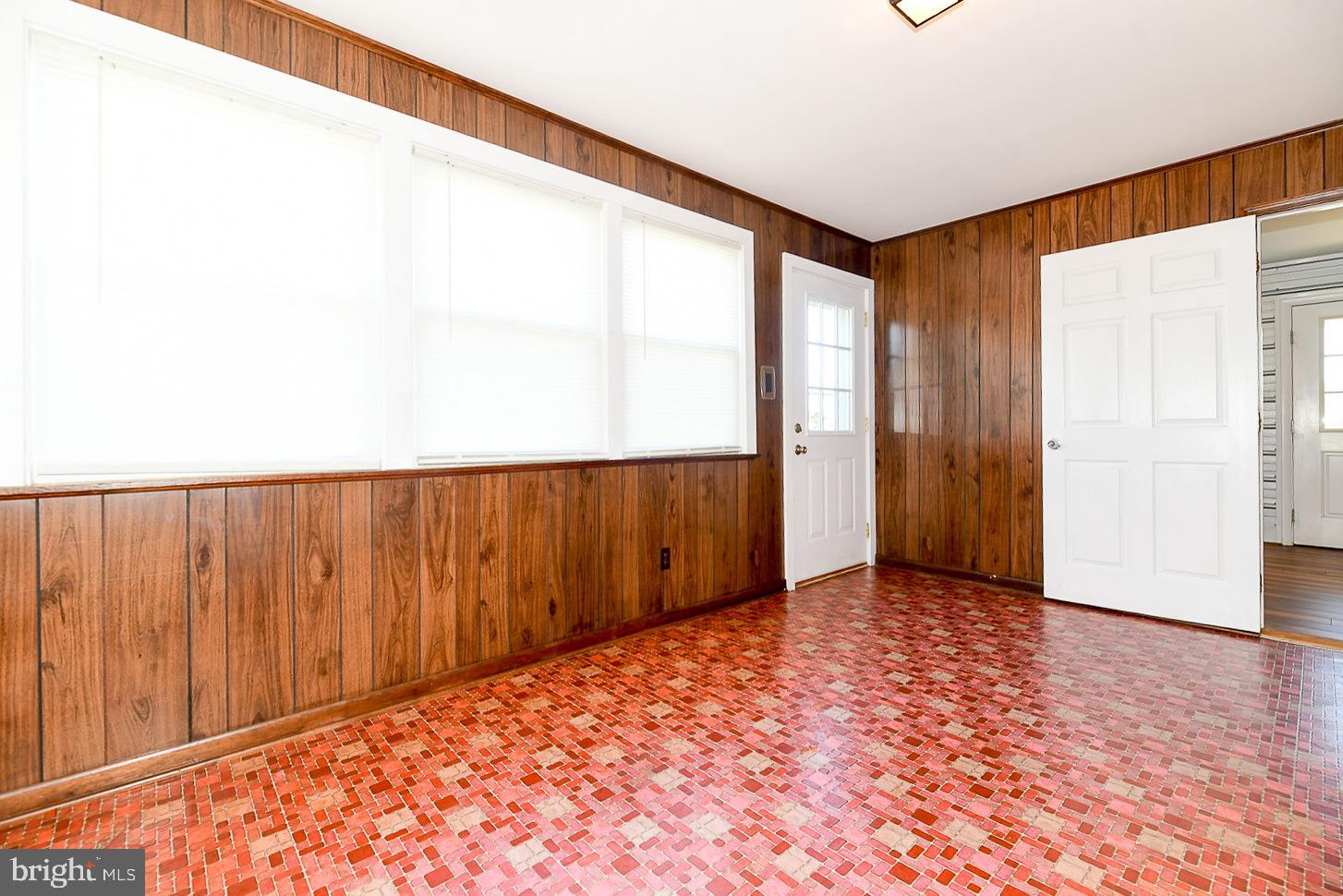 40480 Parsons Mill Road Leonardtown, MD 20650 - Photo 28 of 48 a view of an empty room with a window