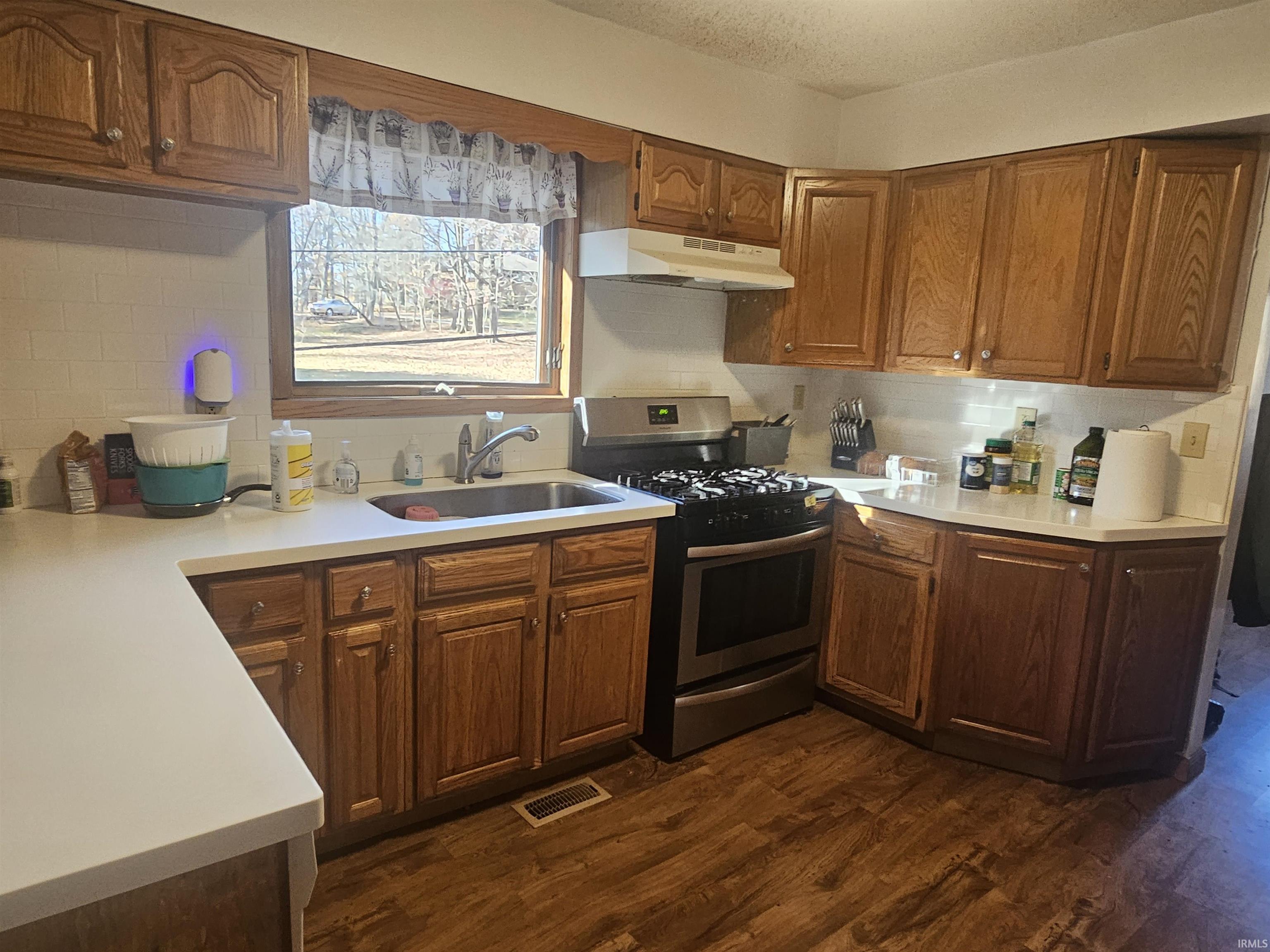 4035 North Hinkle Road Bloomington, IN 47408 - Photo 2 of 18