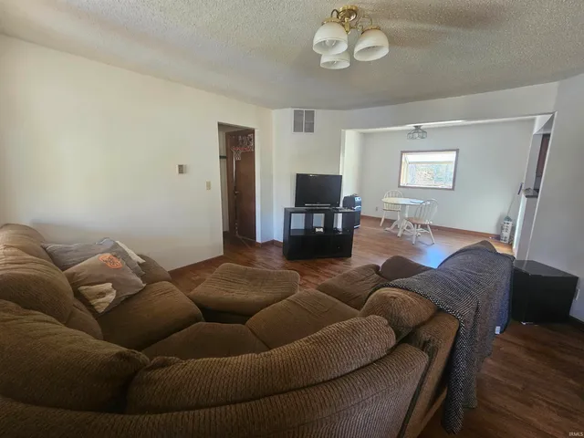 $2,500 | 4035 North Hinkle Road, Bloomington, IN 47408