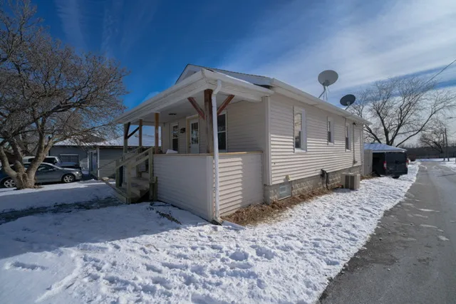 $230,000 | 806 Woods Avenue, Joliet, IL 60436