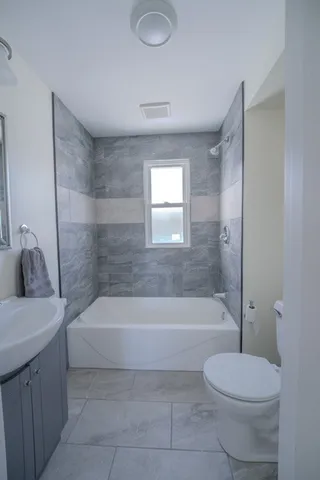 $230,000 | 806 Woods Avenue, Joliet, IL 60436