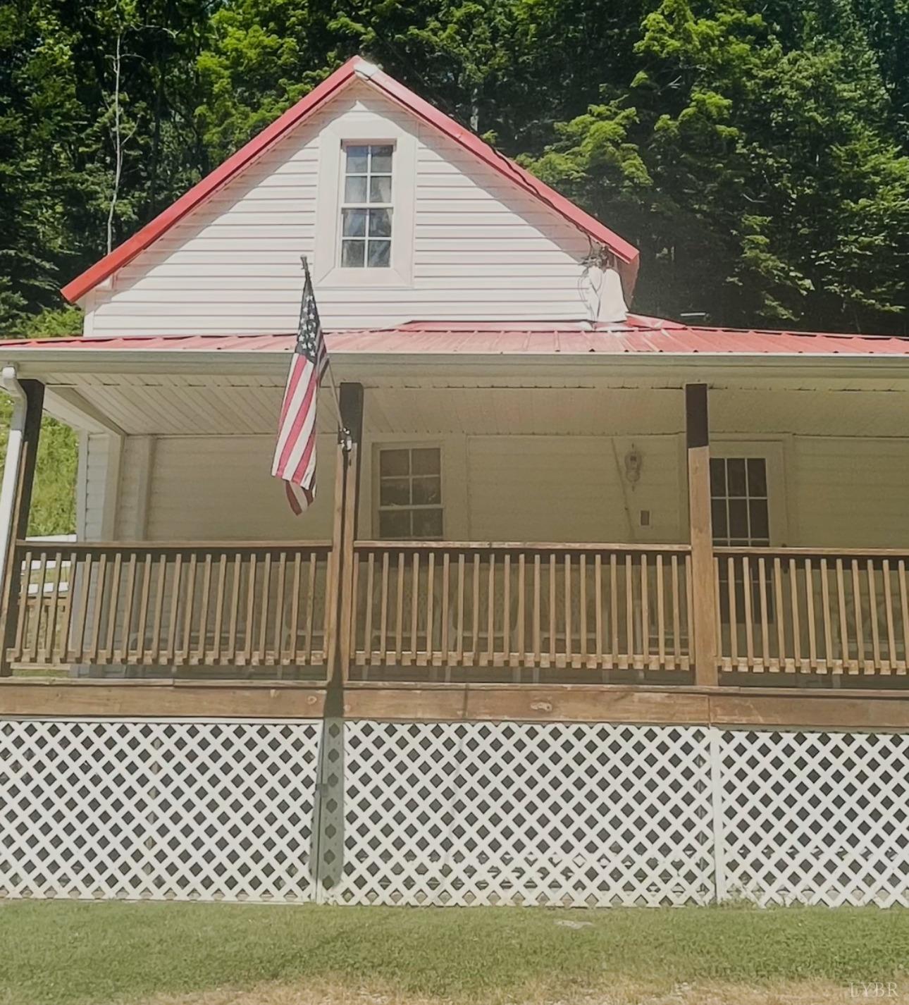 1077 North Fork Road Amherst, VA 24521 - Photo 3 of 11 a view of a wooden fence
