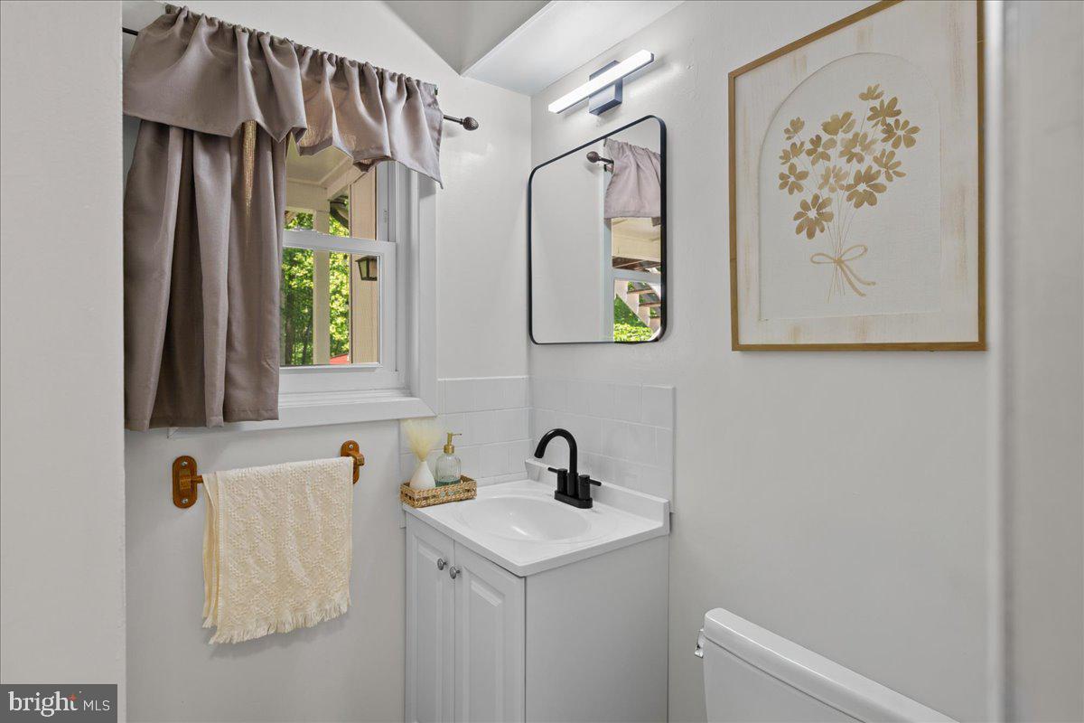 7200 Ridgeway Drive Manassas, VA 20112 - Photo 29 of 33 Full Bathroom #3