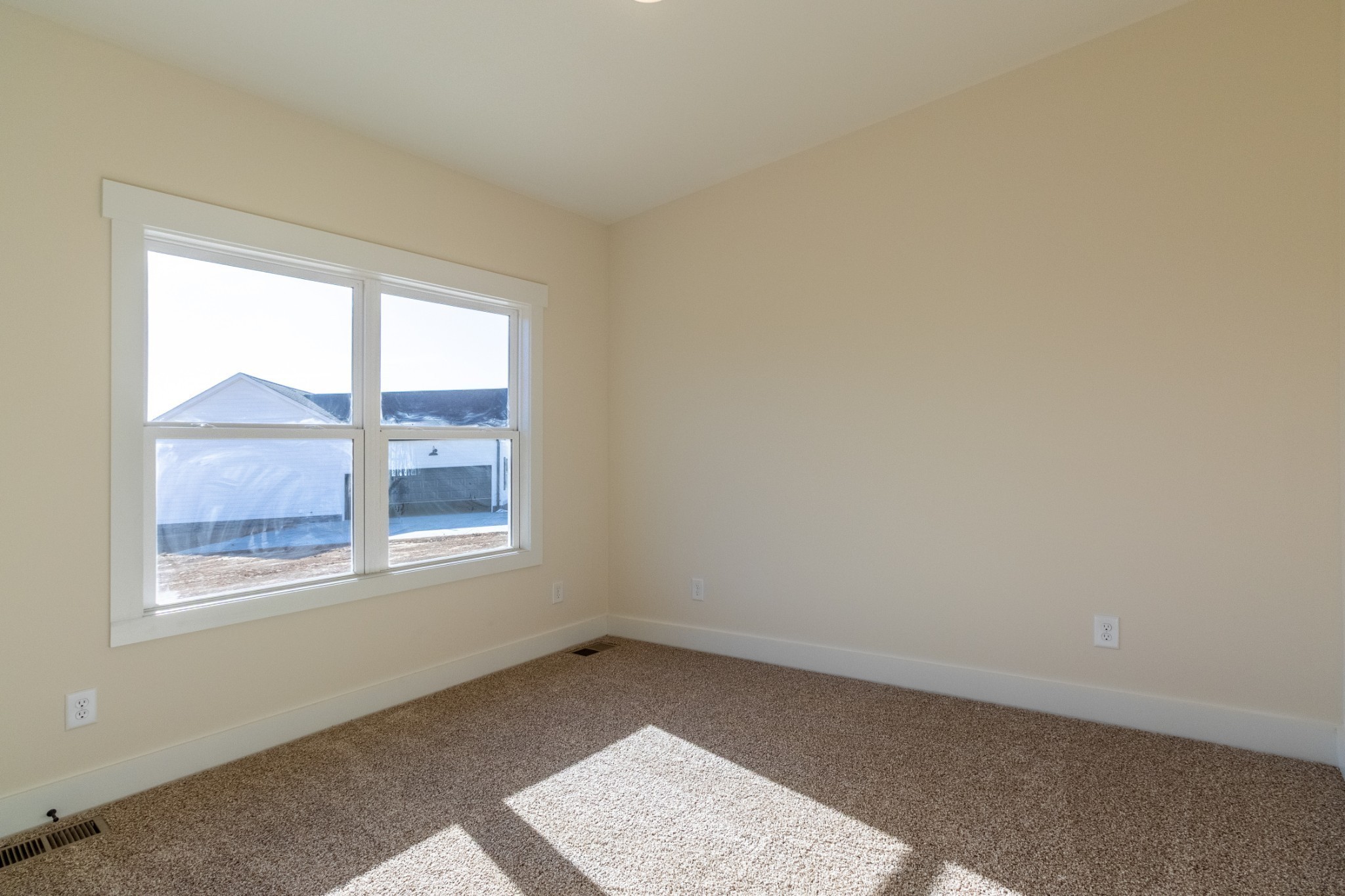 1203 Goose Drive Springfield, TN 37172 - Photo 22 of 29 an empty room with windows