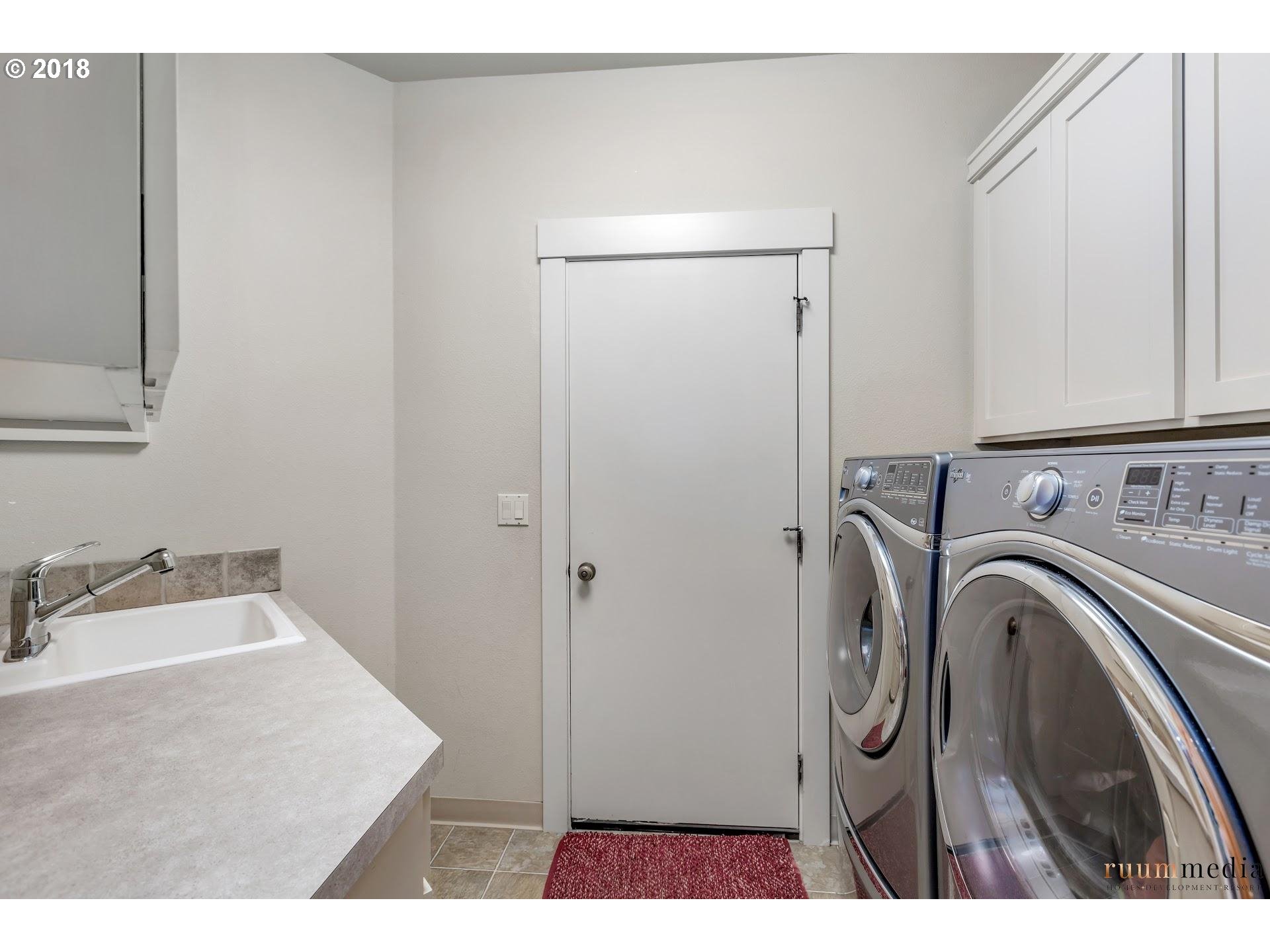 15096 South Springwater Road Oregon City, OR 97045 - Photo 22 of 31 a utility room with dryer and washer