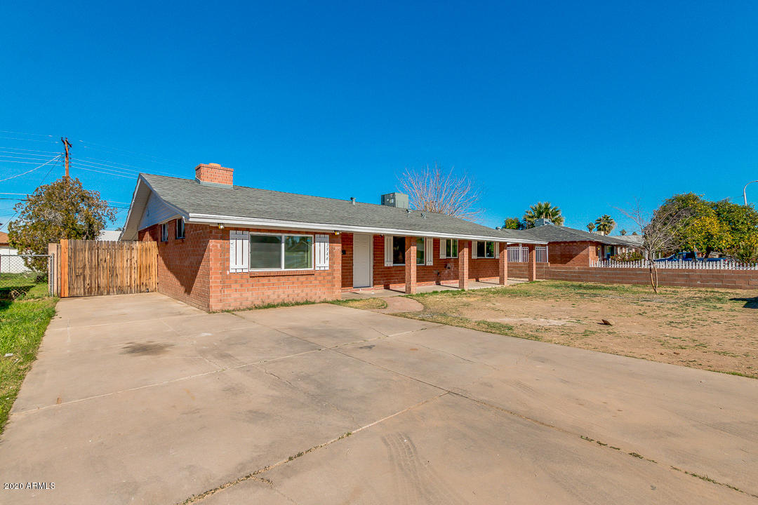 3944 West Rovey Avenue Phoenix, AZ 85019 - Photo 2 of 37 02-Rovey