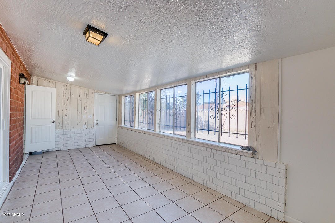3944 West Rovey Avenue Phoenix, AZ 85019 - Photo 5 of 37 05-Rovey