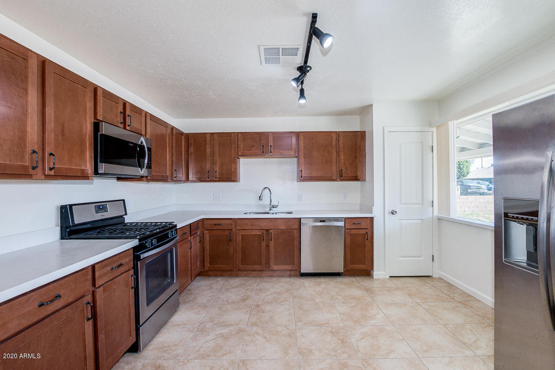3944 West Rovey Avenue Phoenix, AZ 85019 - Photo 10 of 37 10-Rovey
