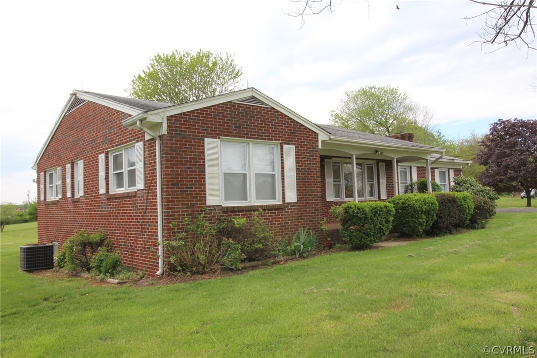 76 Cartersville Road New Canton, VA 23123 - Photo 3 of 36 Gallery Image 3