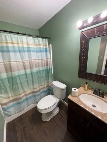 $1,800 | 940 East Guadalupe Street, La Grange, TX 78945