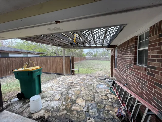 $1,800 | 940 East Guadalupe Street, La Grange, TX 78945