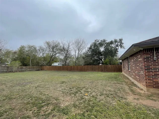 $1,800 | 940 East Guadalupe Street, La Grange, TX 78945
