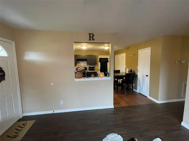 $1,800 | 940 East Guadalupe Street, La Grange, TX 78945