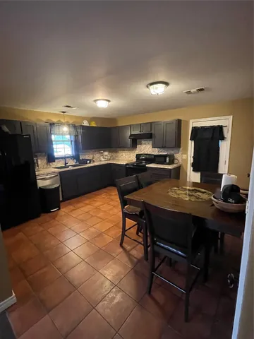 $1,800 | 940 East Guadalupe Street, La Grange, TX 78945