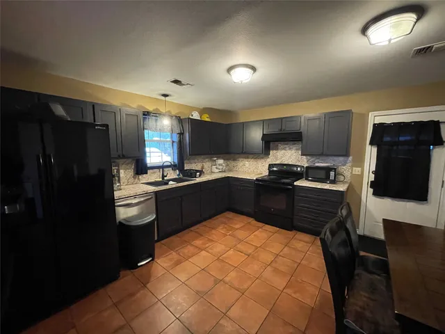 $1,800 | 940 East Guadalupe Street, La Grange, TX 78945