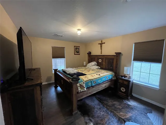 $1,800 | 940 East Guadalupe Street, La Grange, TX 78945