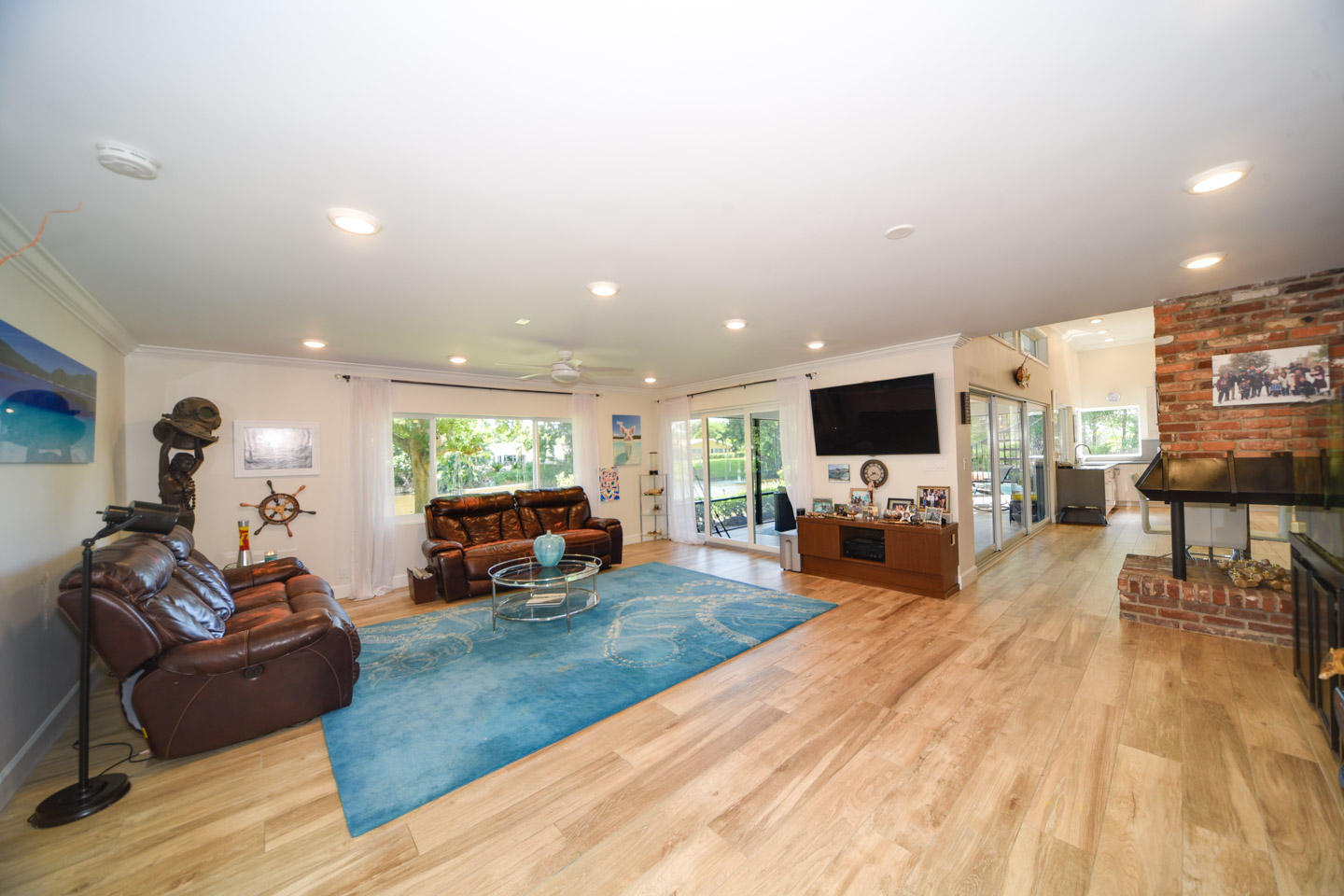 110 Southwest 11th Avenue Boca Raton, FL 33486 - Photo 19 of 35 18 Family Room with working fireplace
