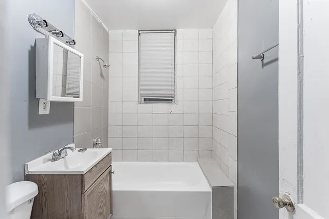 $1,350 | 1426 South Avers Avenue, Unit 1, Chicago, IL 60623