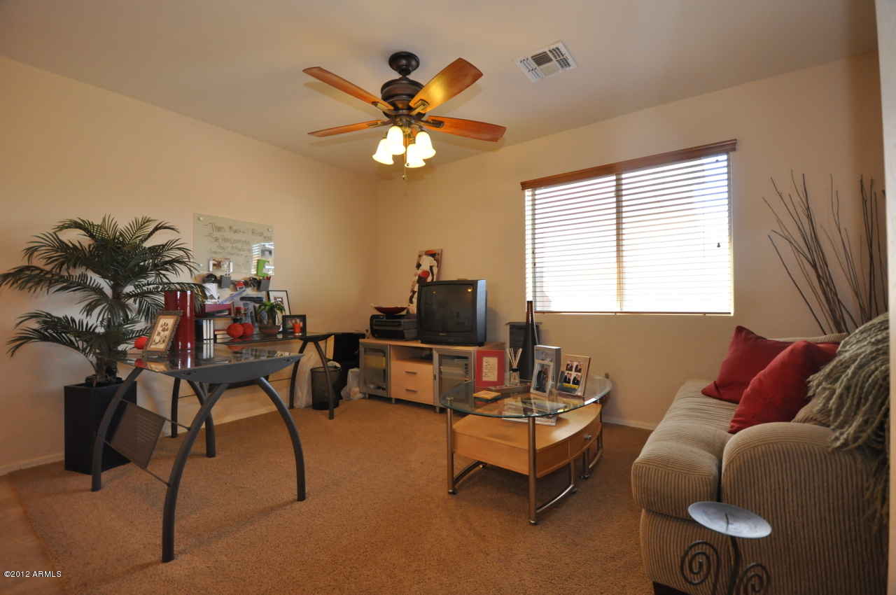 45124 Miramar Road Maricopa, AZ 85139 - Photo 4 of 26 Front Room