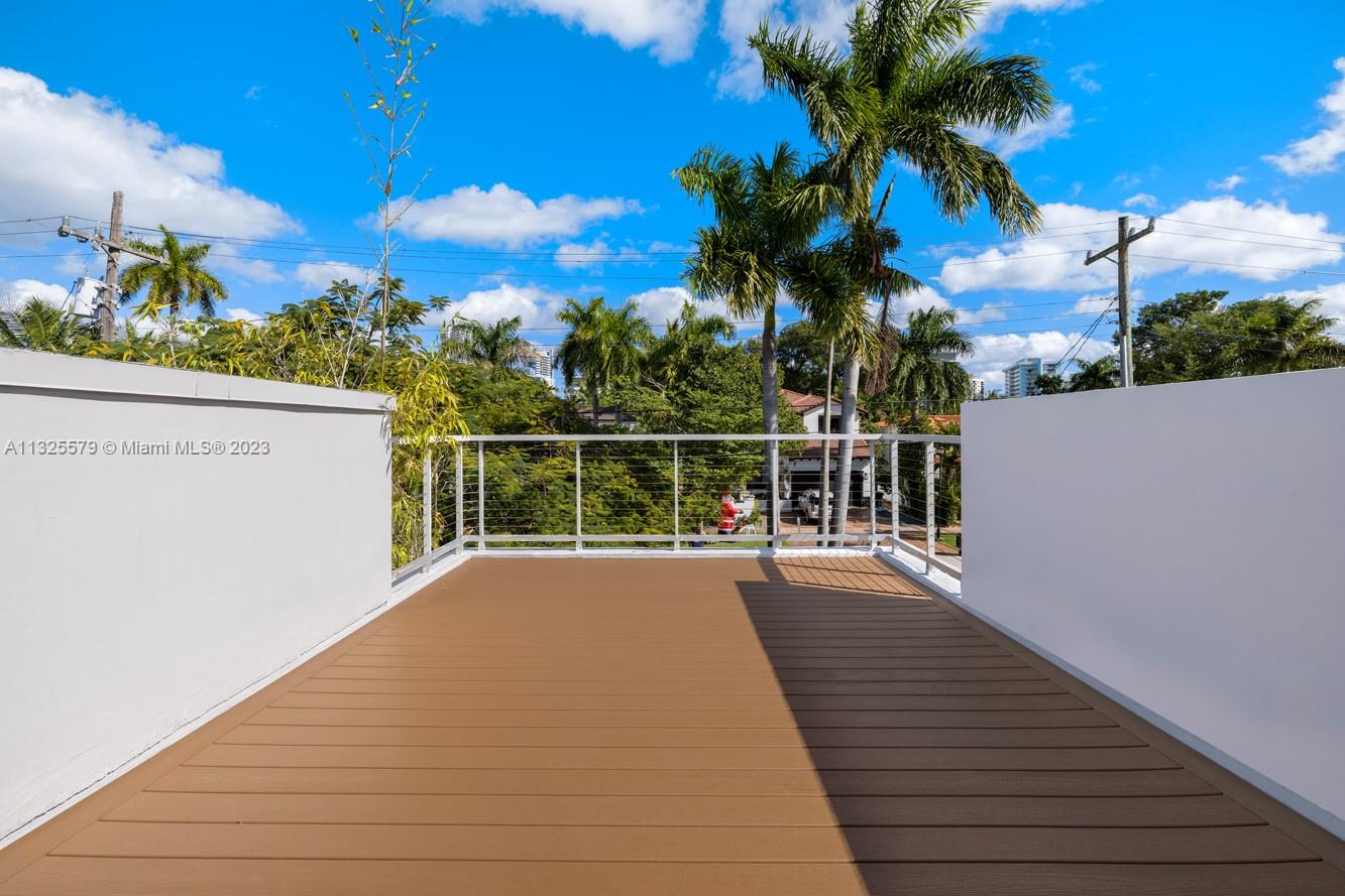 6050 La Gorce Drive Miami Beach, FL 33140 - Photo 16 of 31 a view of a balcony with lake view