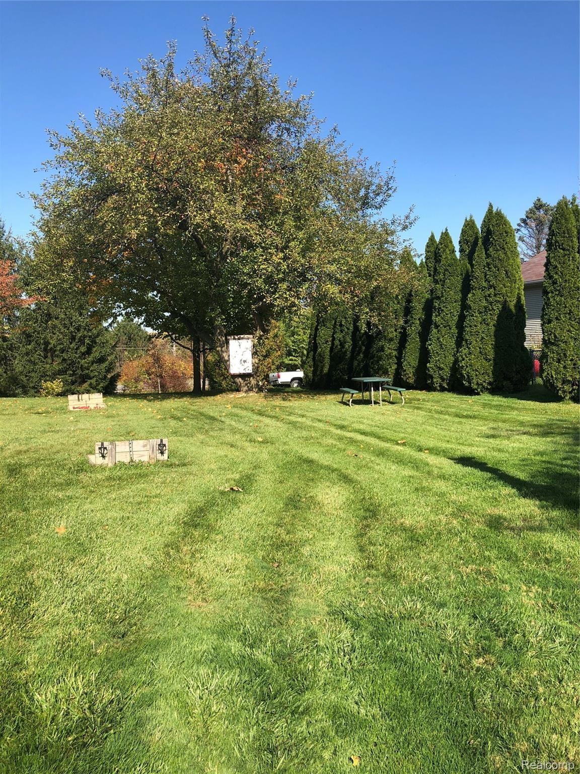 1513 West Thompson Road Fenton, MI 48430 - Photo 18 of 47 1 xxx.jpg