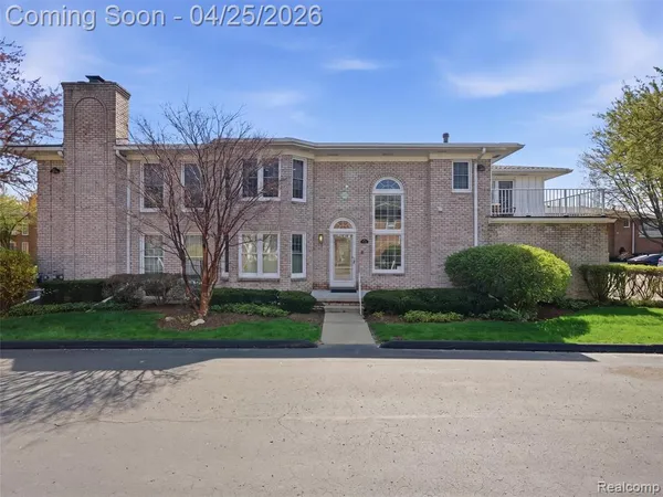 $324,900 | 118 Windwood Pointe, St. Clair Shores, MI 48080