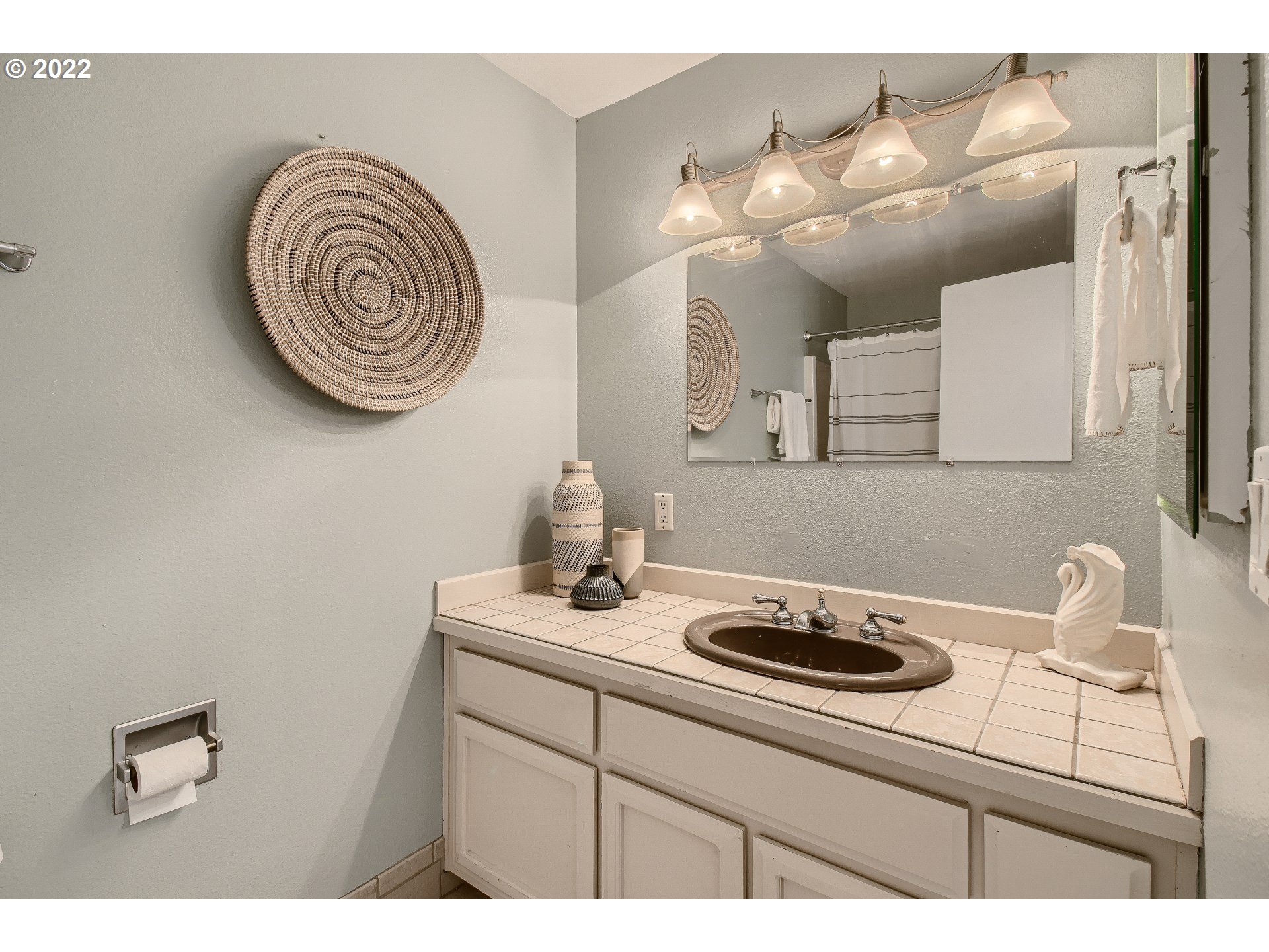 5606 South Riverside Lane, Unit 6 Portland, OR 97239 - Photo 11 of 14 Gallery Image 11