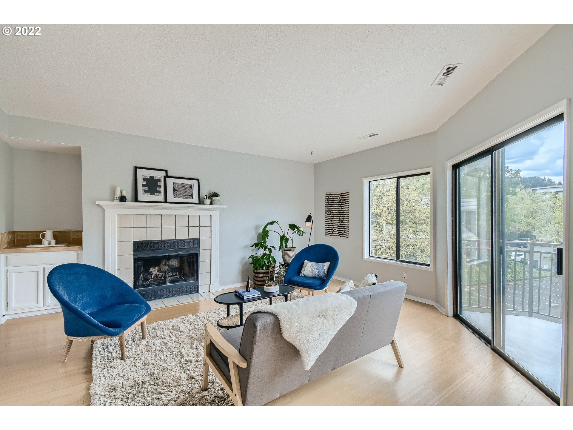 5606 South Riverside Lane, Unit 6 Portland, OR 97239 - Photo 3 of 14 Gallery Image 3
