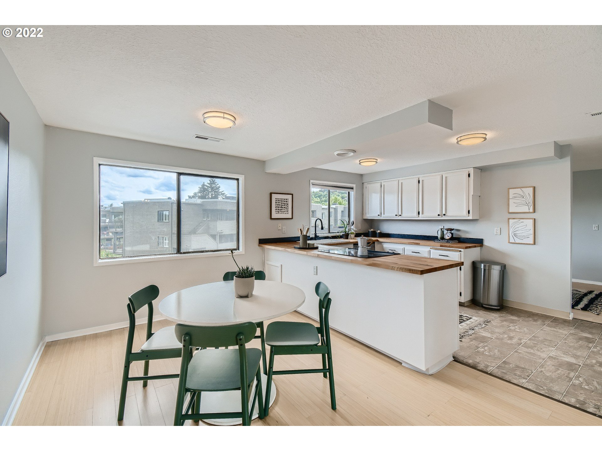 5606 South Riverside Lane, Unit 6 Portland, OR 97239 - Photo 6 of 14 Gallery Image 6
